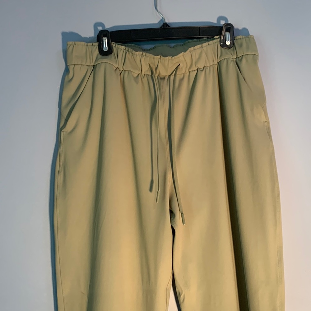 Lululemon Size 12 straight Leg Paper bag Drawstring Pull on Pants Like N…